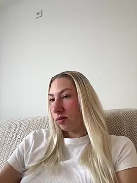 LuisaBecker online show from 01.27.25