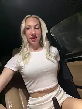 LuisaBecker online show from 03.14.25