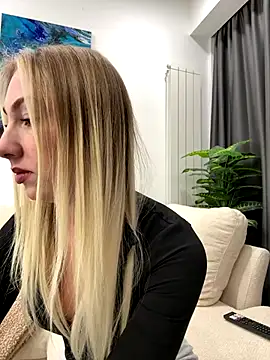 LuisaBecker online show from 12.21.25