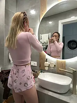 LuisaBecker online show from 04.14.26