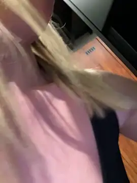 LuisaBecker online show from 04.16.26