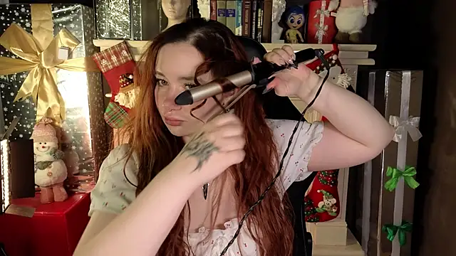 Snapshot of carolina_elf chatting on 12.24.24 carolina elf online show from 12.24.24