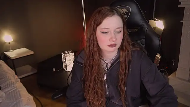 Snapshot of carolina_elf chatting on 02.20.25 carolina elf online show from 02.20.25