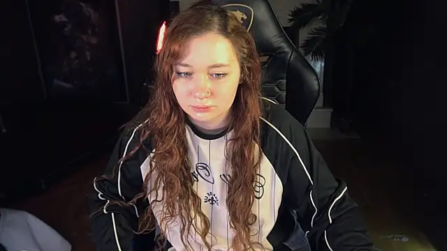 Snapshot of carolina_elf chatting on 02.27.25 carolina elf online show from 02.27.25