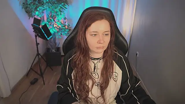 Snapshot of carolina_elf chatting on 03.02.25 carolina elf online show from 03.02.25