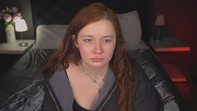 Snapshot of carolina_elf chatting on 03.18.25 carolina elf online show from 03.18.25