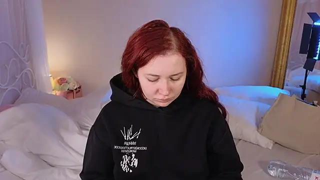 Snapshot of carolina_elf chatting on 09.11.25 carolina elf online show from 09.11.25