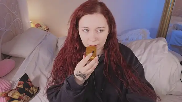 Snapshot of carolina_elf chatting on 09.12.25 carolina elf online show from 09.12.25