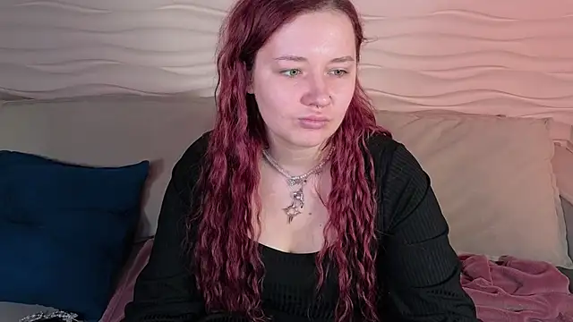 Snapshot of carolina_elf chatting on 10.03.25 carolina elf online show from 10.03.25