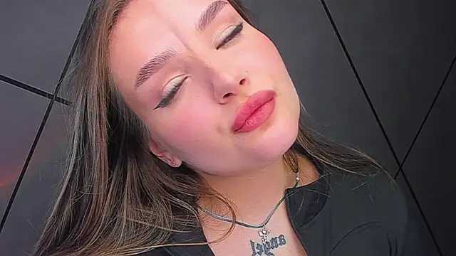 Snapshot of little_m0use chatting on 10.15.25 little m0use online show from 10.15.25