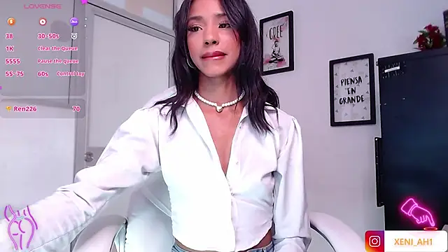 Snapshot of xenia_golden chatting on 01.24.25 xenia golden online show from 01.24.25