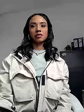 Snapshot of xenia_golden chatting on 02.07.25 xenia golden online show from 02.07.25