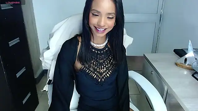 Snapshot of xenia_golden chatting on 03.22.25 xenia golden online show from 03.22.25