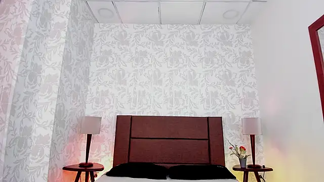 Snapshot of xenia_golden chatting on 12.03.25 xenia golden online show from 12.03.25