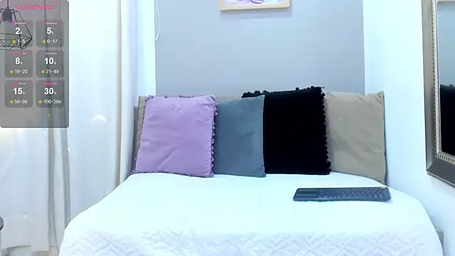  AlejaCruz  online show from 02.13.25