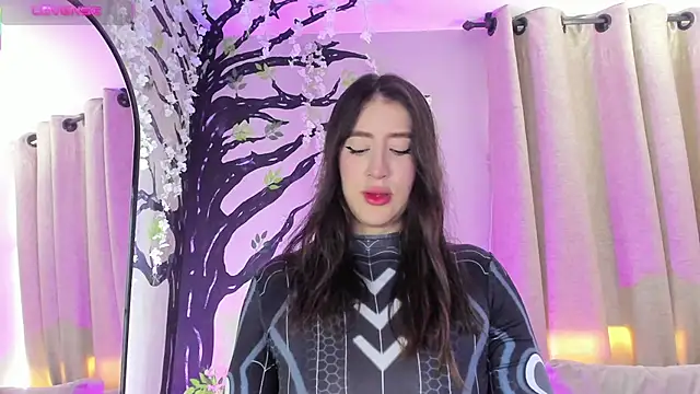  AlejaCruz  online show from 11.13.25