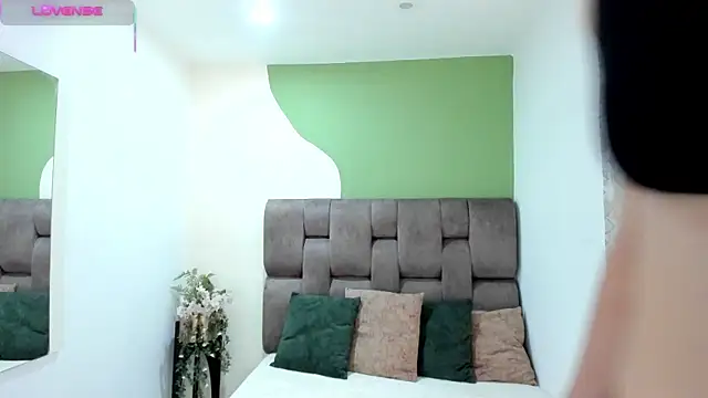  AlejaCruz  online show from 11.22.25