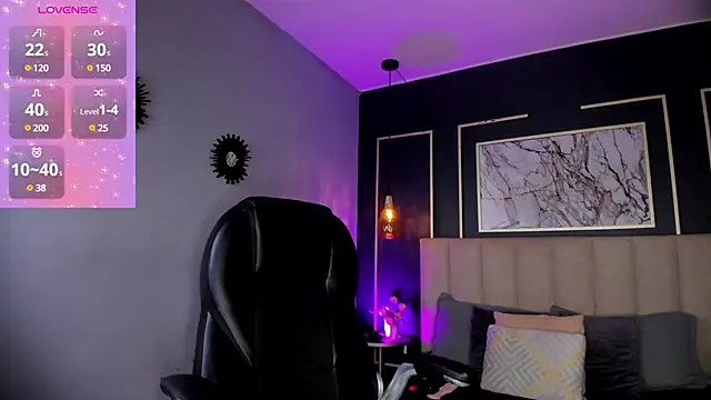 Snapshot of Lissy__Dream chatting on 12.18.24 Lissy Dream online show from 12.18.24