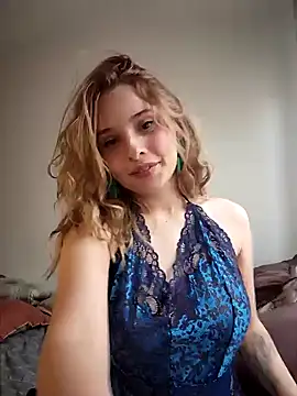 Snapshot of Sophy_Bunny chatting on 12.06.24 Sophy Bunny online show from 12.06.24