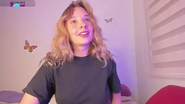 Snapshot of Sophy_Bunny chatting on 01.09.25 Sophy Bunny online show from 01.09.25