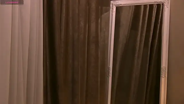 Snapshot of GinaMence chatting on 02.26.25 GinaMence online show from 02.26.25