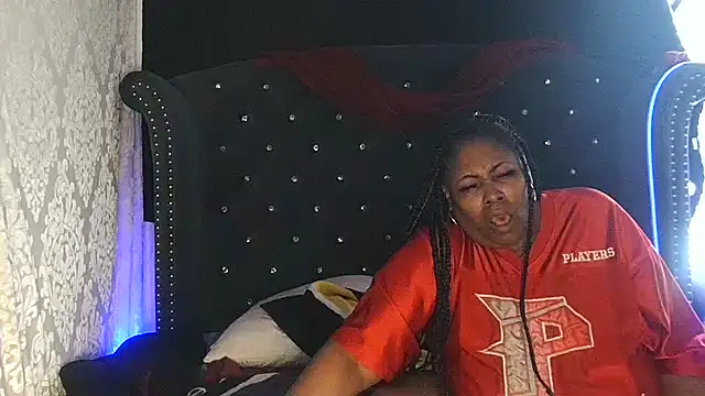 Snapshot of msyvette1970@xh chatting on 12.10.24 msyvette1970xh online show from 12.10.24