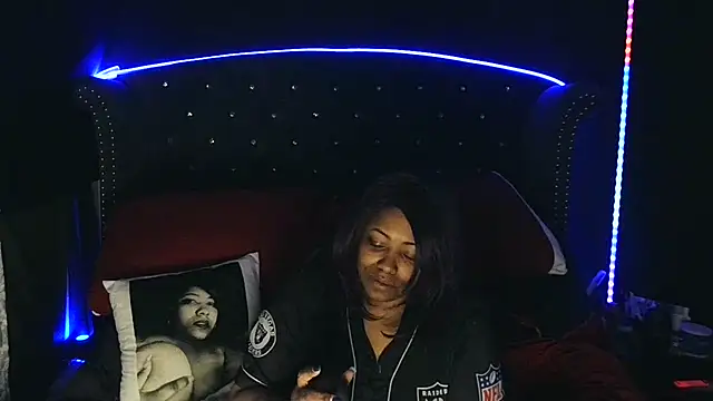 Snapshot of msyvette1970@xh chatting on 02.14.25 msyvette1970xh online show from 02.14.25