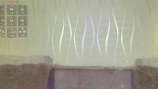 Snapshot of LuxuryGame chatting on 12.23.24 LuxuryGame online show from 12.23.24