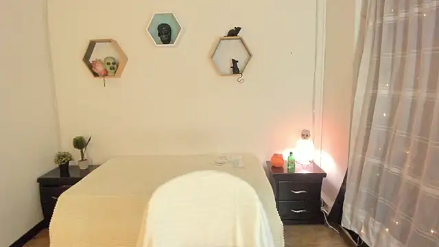 Snapshot of Paloma_victory chatting on 10.31.25 Paloma victory online show from 10.31.25