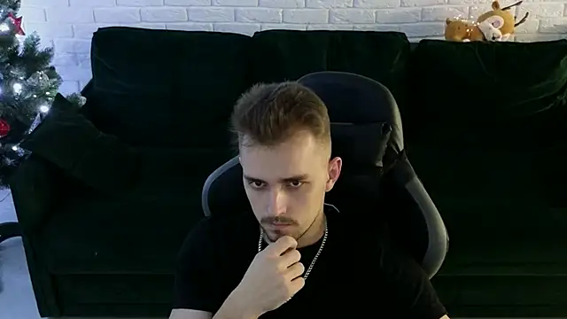 Larstar01 online show from 12.21.24