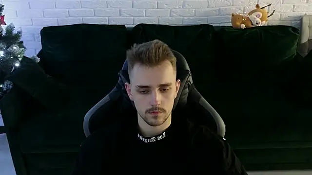 Larstar01 online show from 12.22.24