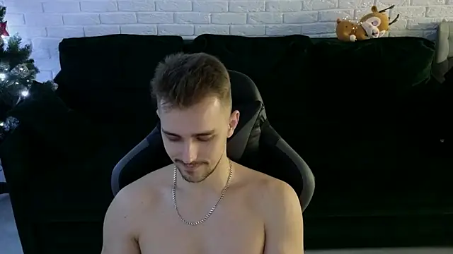 Larstar01 online show from 12.22.24