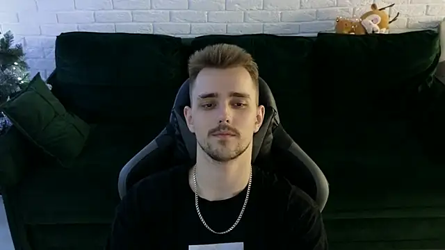 Larstar01 online show from 12.25.24