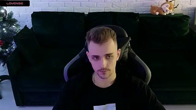 Larstar01 online show from 12.30.24