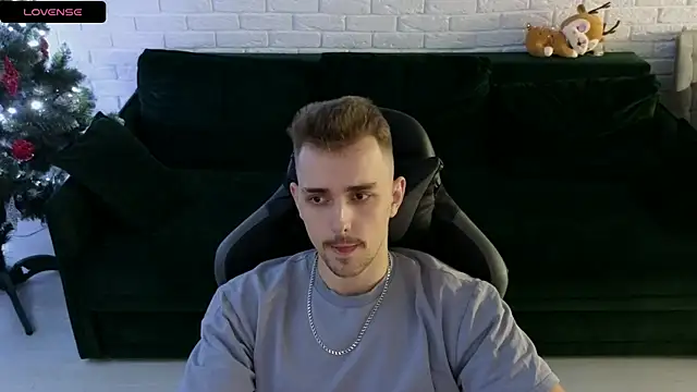 Larstar01 online show from 12.31.24