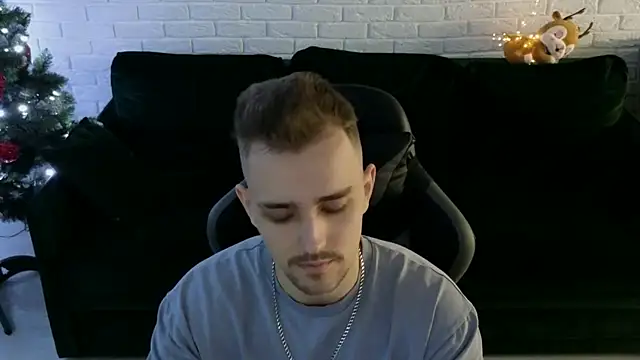 Larstar01 online show from 12.31.24