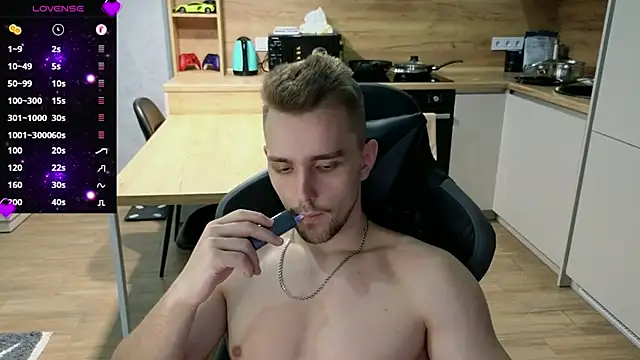 Larstar01 online show from 02.15.25