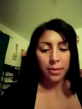 tiffani  love online show from 10.17.25