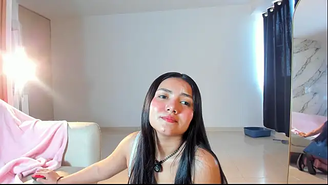 Snapshot of Emi_latingirl chatting on 03.16.26 Emi latingirl online show from 03.16.26