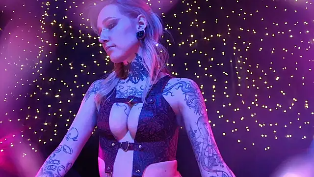 Snapshot of Littlespacemouse chatting on 02.14.26 Littlespacemouse online show from 02.14.26