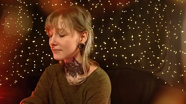 Snapshot of Littlespacemouse chatting on 02.16.26 Littlespacemouse online show from 02.16.26