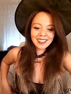 Kimiechanuwu online show from 10.31.25