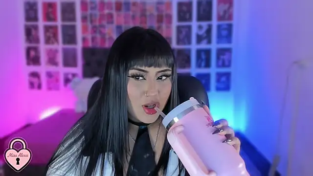 Snapshot of Tellme_Alexa chatting on 10.15.25 Tellme Alexa online show from 10.15.25