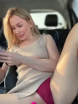 Snapshot of LavenderHot chatting on 02.22.25 LavenderHot online show from 02.22.25