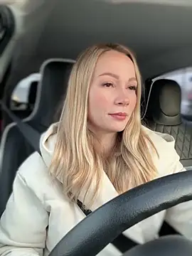 Snapshot of LavenderHot chatting on 02.24.25 LavenderHot online show from 02.24.25