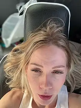 Snapshot of LavenderHot chatting on 03.02.25 LavenderHot online show from 03.02.25