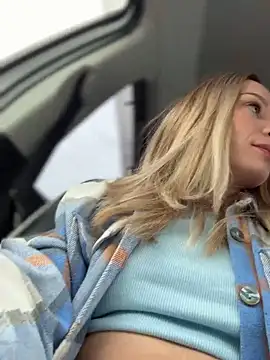 Snapshot of LavenderHot chatting on 03.19.25 LavenderHot online show from 03.19.25