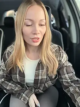 Snapshot of LavenderHot chatting on 11.17.25 LavenderHot online show from 11.17.25