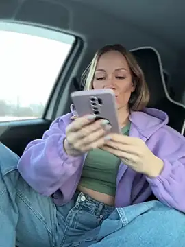 Snapshot of LavenderHot chatting on 11.20.25 LavenderHot online show from 11.20.25