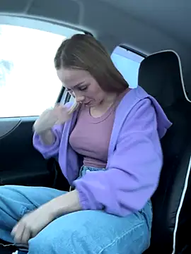 Snapshot of LavenderHot chatting on 11.21.25 LavenderHot online show from 11.21.25